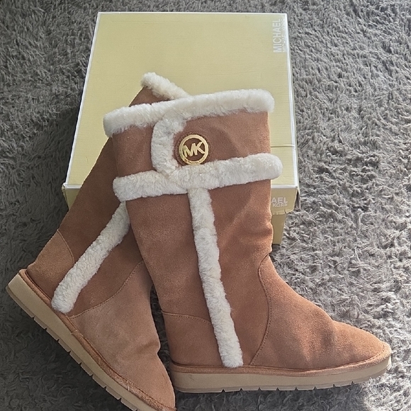 MICHAEL Michael Kors Shoes - NIB Michael Kors Sz 8 Tan Suede Boots